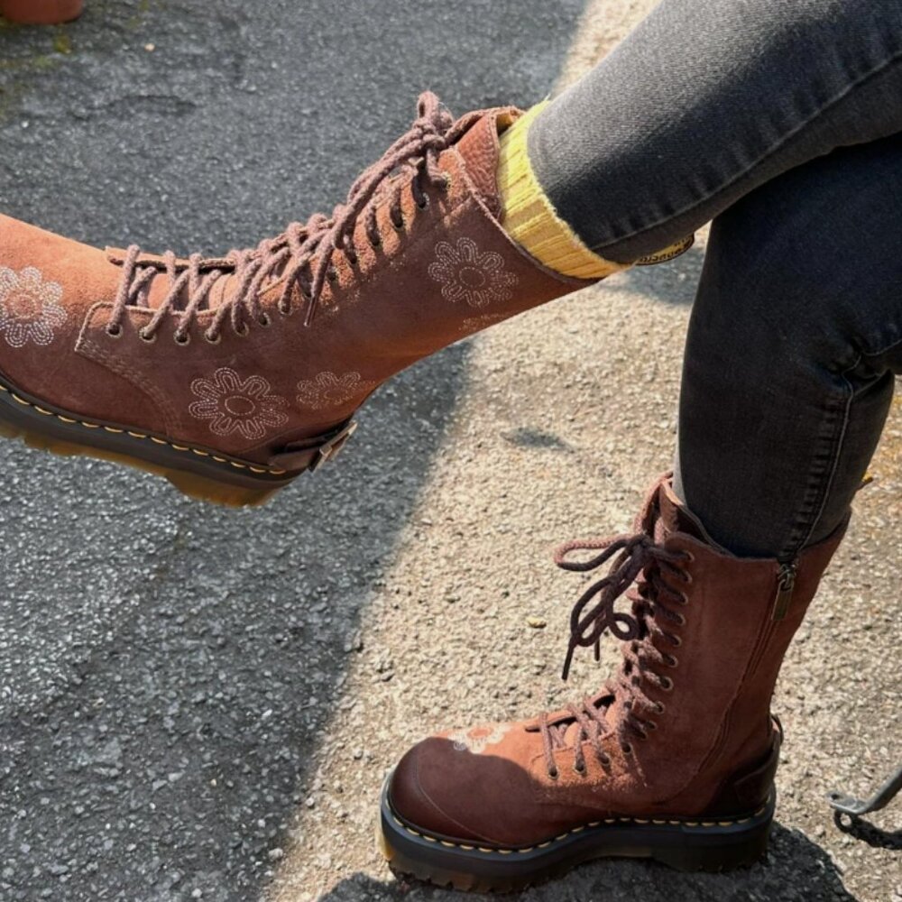 Dark Brown ~ DR. MARTENS 1B99 DUNNET FLOWER E.H Suede PLATFORM BOOTS ~ RARE FIND - Picture 11 of 16
